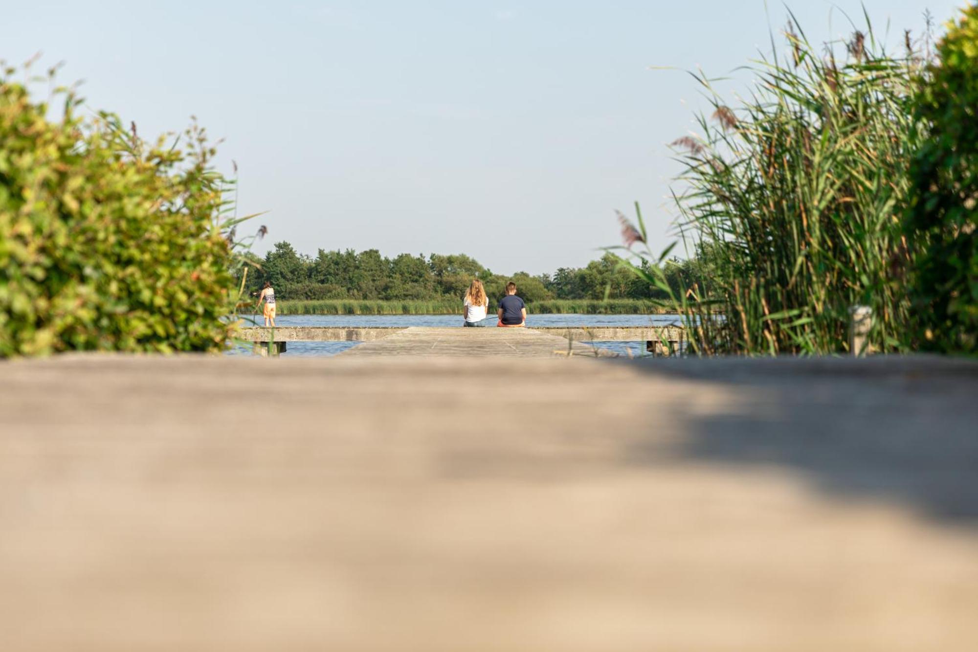 Waterpark Oan 'E Poel Bij Sneekermeer تيرهيرني المظهر الخارجي الصورة